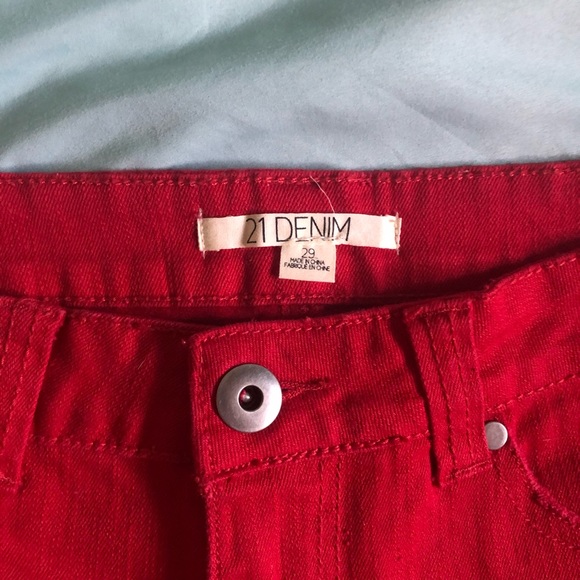 Red shorts - Picture 4 of 4